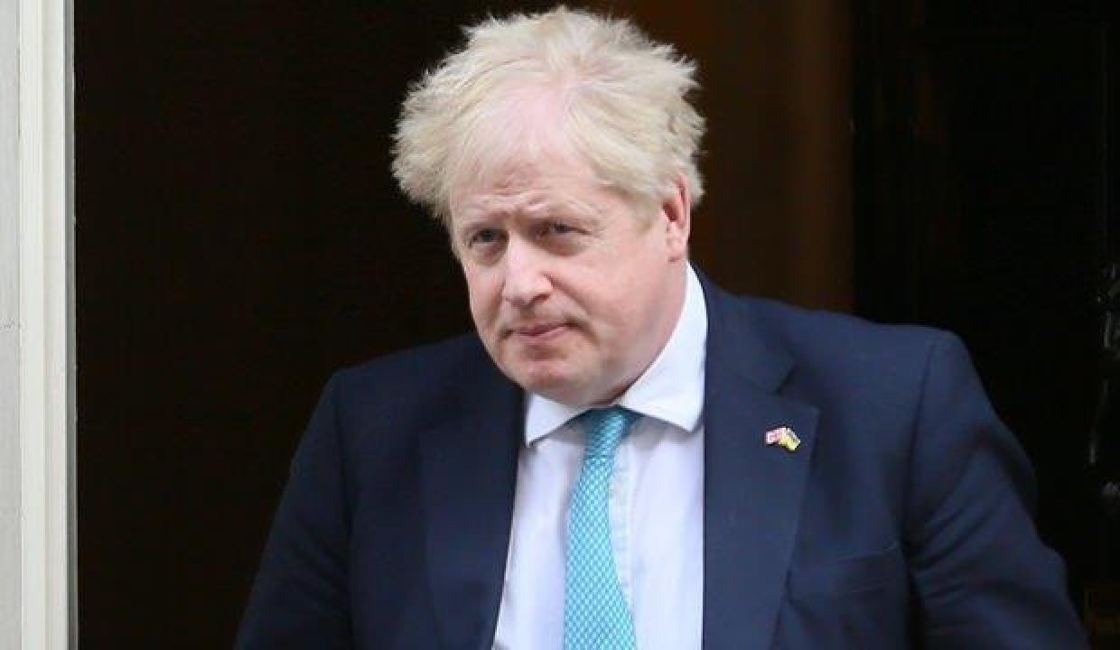 İngiltere Başbakanı Johnson’a şok: Konutu önünde protesto