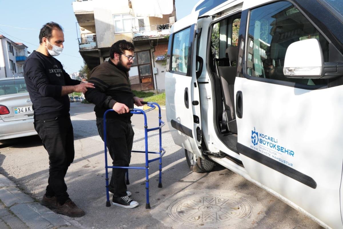 Kocaeli Büyükşehir’den EKPSS’ye ulaşım desteği