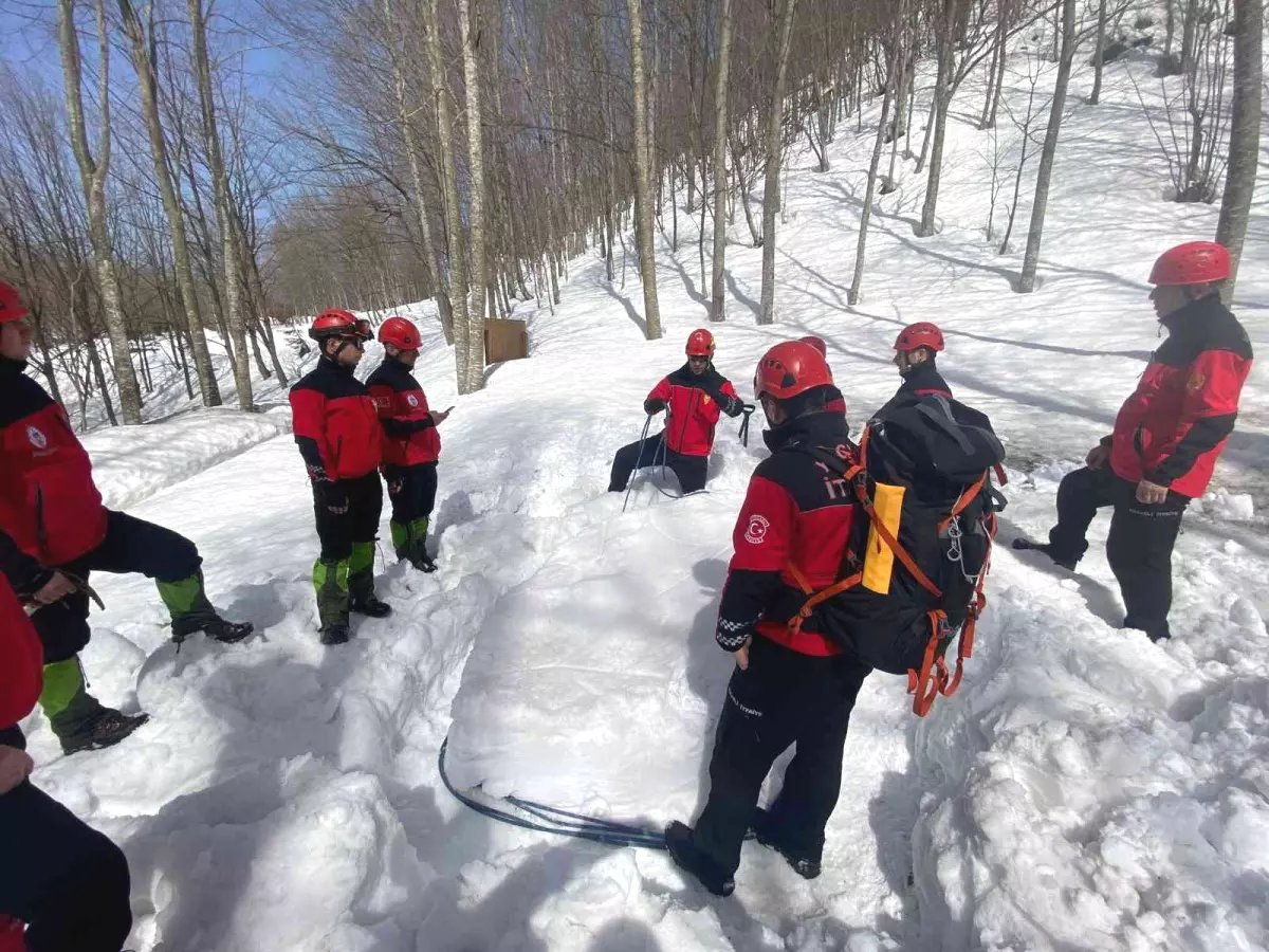 Kocaeli itfaiyesinden zorlu kış tatbikatı