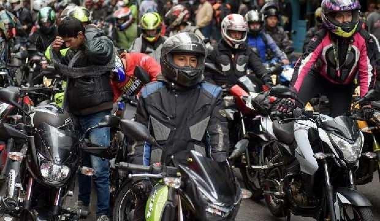 Kolombiya’da yüzlerce motosikletçiden protesto gösterisi