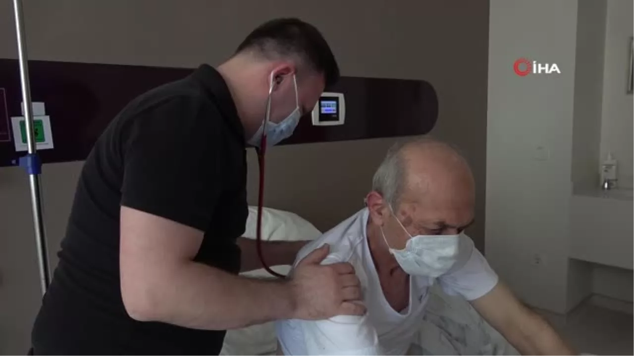 Korona savaşçısı profesör, son ‘aşısız’ hastasını taburcu etti