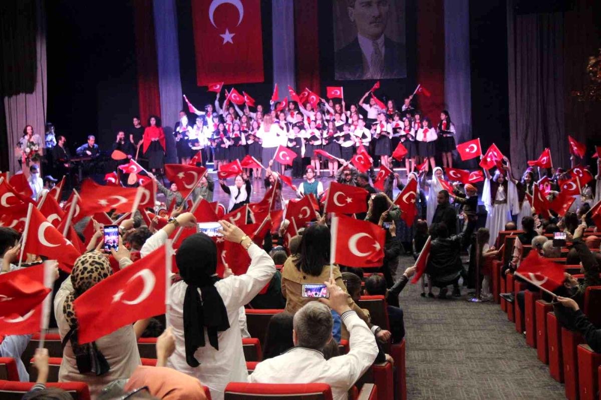 Miniklerin coşkusu, ayakta alkışlandı