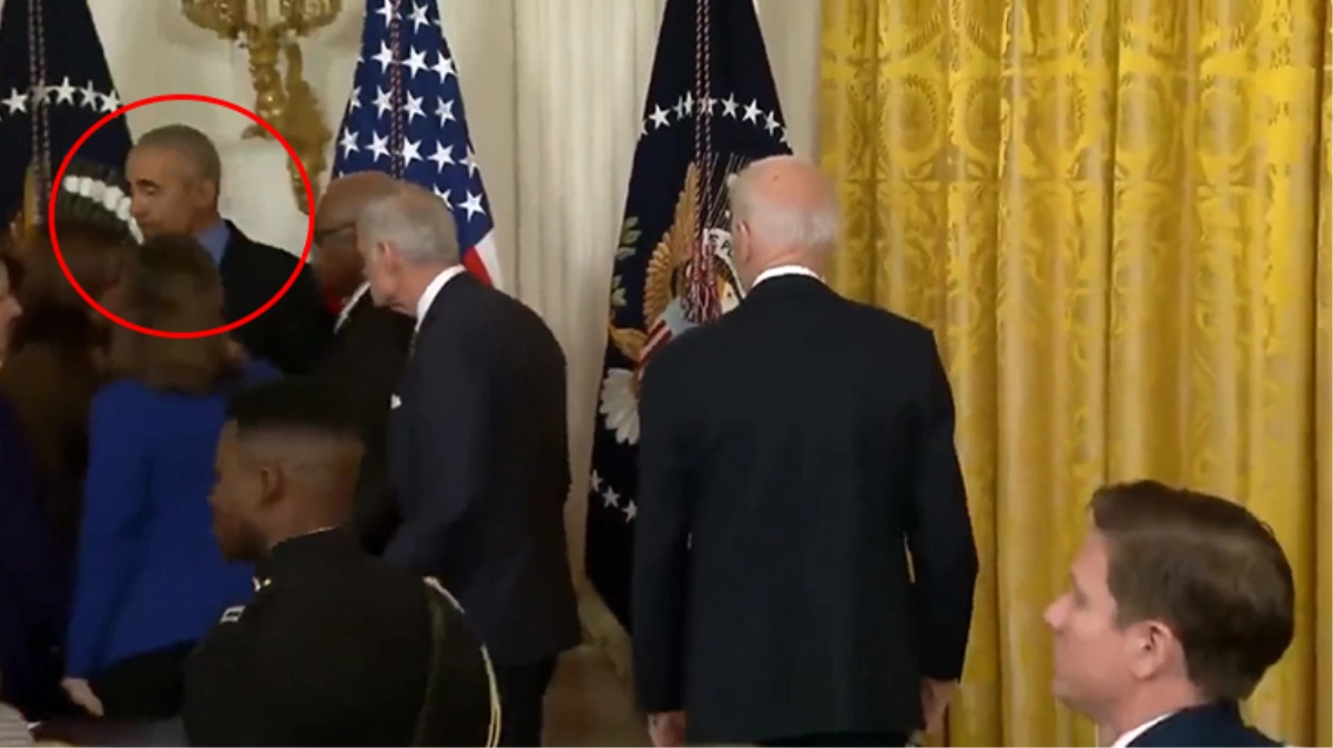 Obama, Beyaz Saray’da ABD Başkanı’nın forsunu fena bozdu! Olanları gören Biden, uzaktan bakakaldı