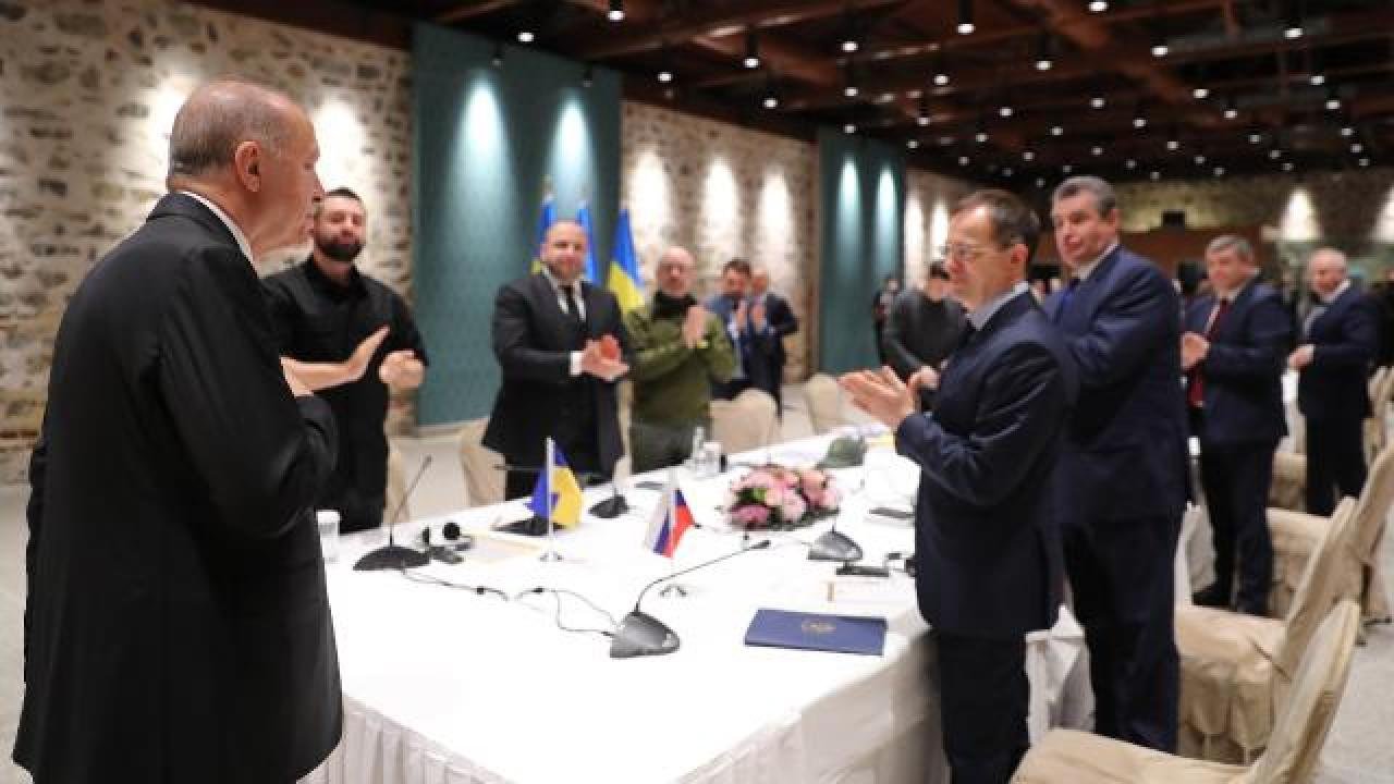 Rus gazetesi Türkiye’nin kriz anındaki duruşuna dikkati çekti