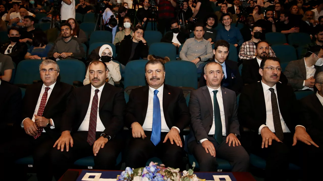 Sağlık Bakanı Koca, Sakarya’da tıp fakültesi öğrencileriyle buluştu Açıklaması