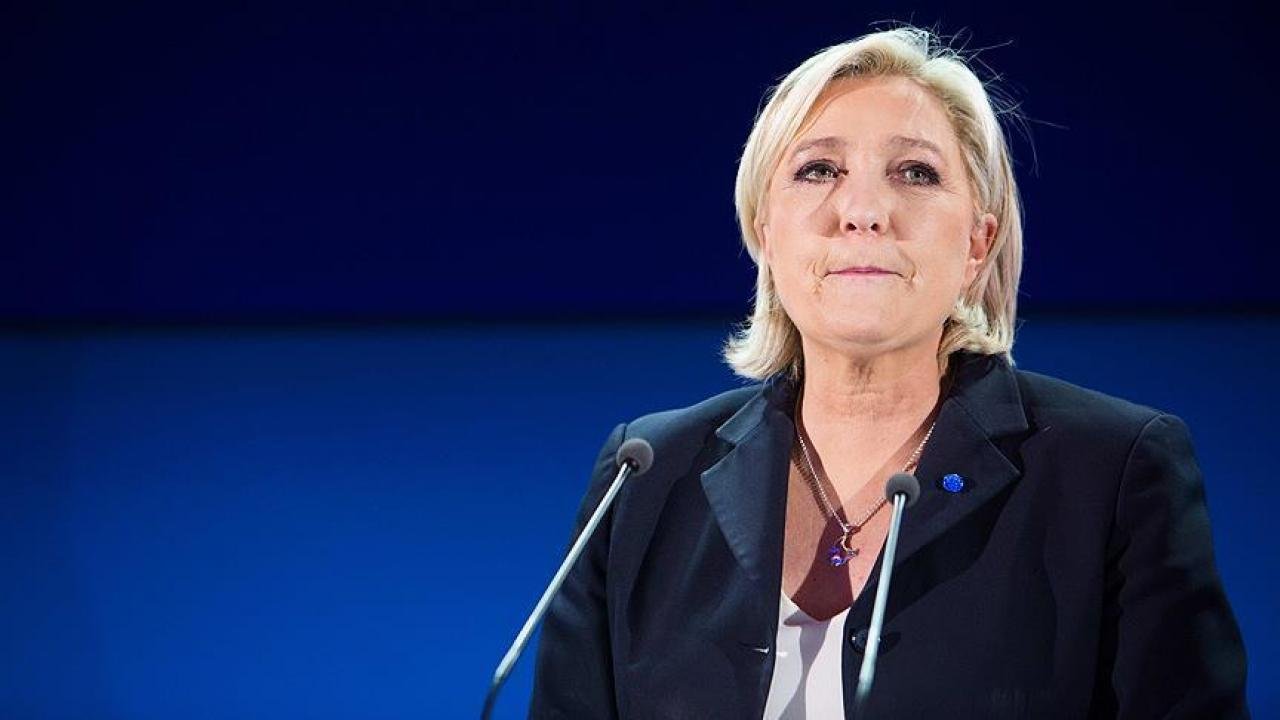 Seçime doğru Le Pen’in partisinde başörtüsü konusunda yumuşama