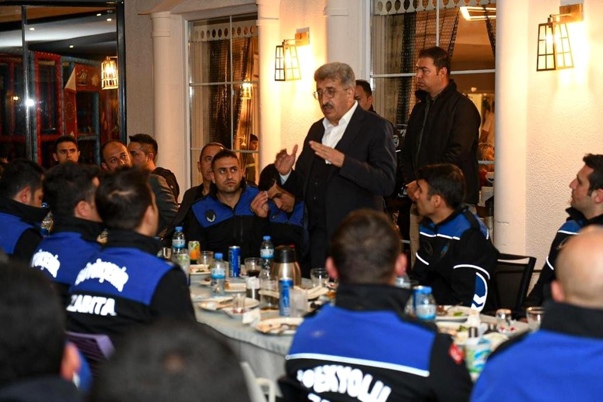 Vali Bilmez, zabıta ile iftar yaptı