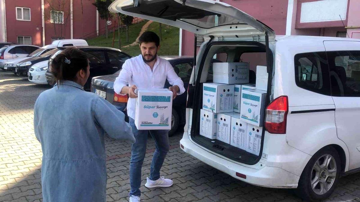 Yabancı uyruklu öğrencilere gıda kolisi dağıtıldı