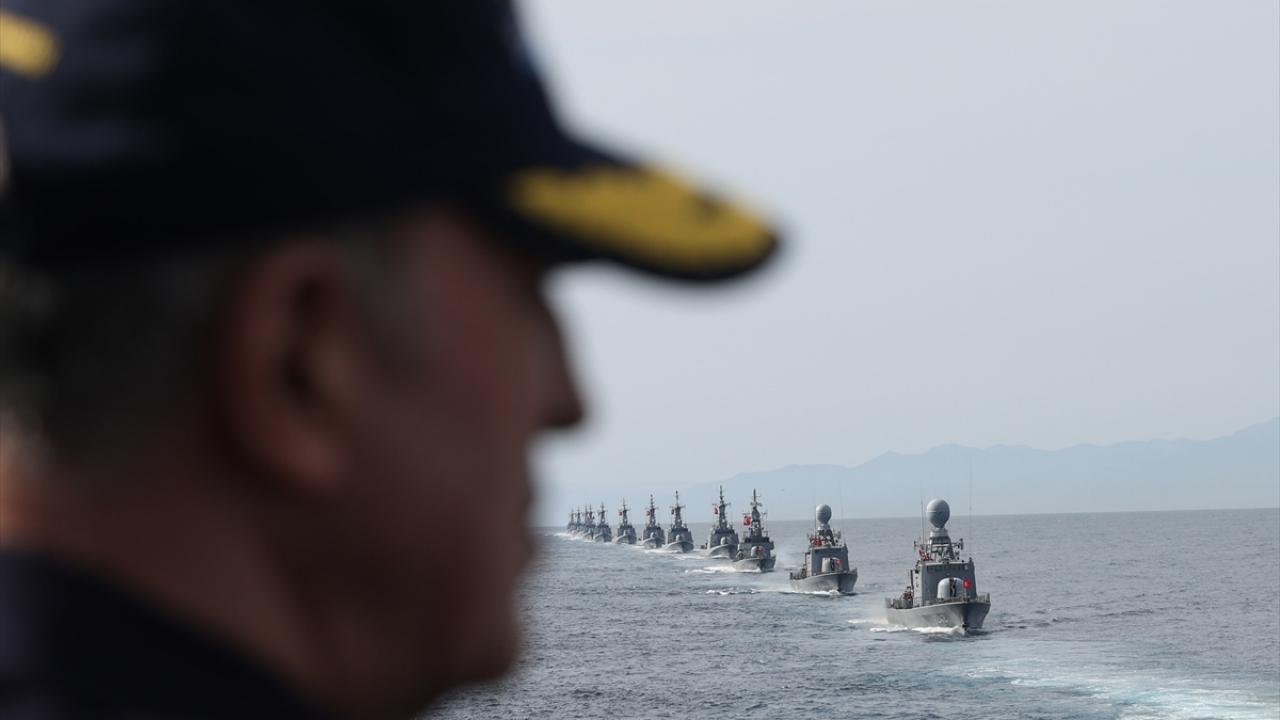 Yunanistan’ın Mavi Vatan korkusu: Türkiye bayrak dikti!
