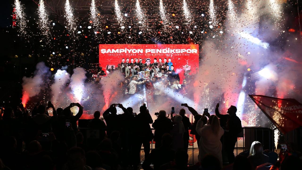 1. Lig’e yükselen Pendikspor’dan coşkulu kutlama