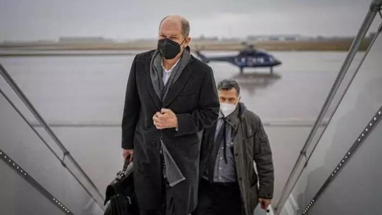 Alman Şansölyesi Rusya’ya giremedi, Kuzey Kutbu’na gitti