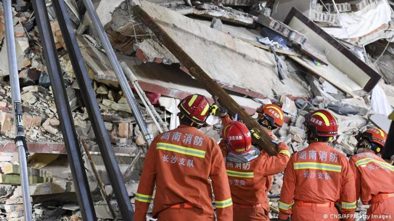 Çin’in Hunan eyaletinde çöken binada ölü sayısı 26 oldu