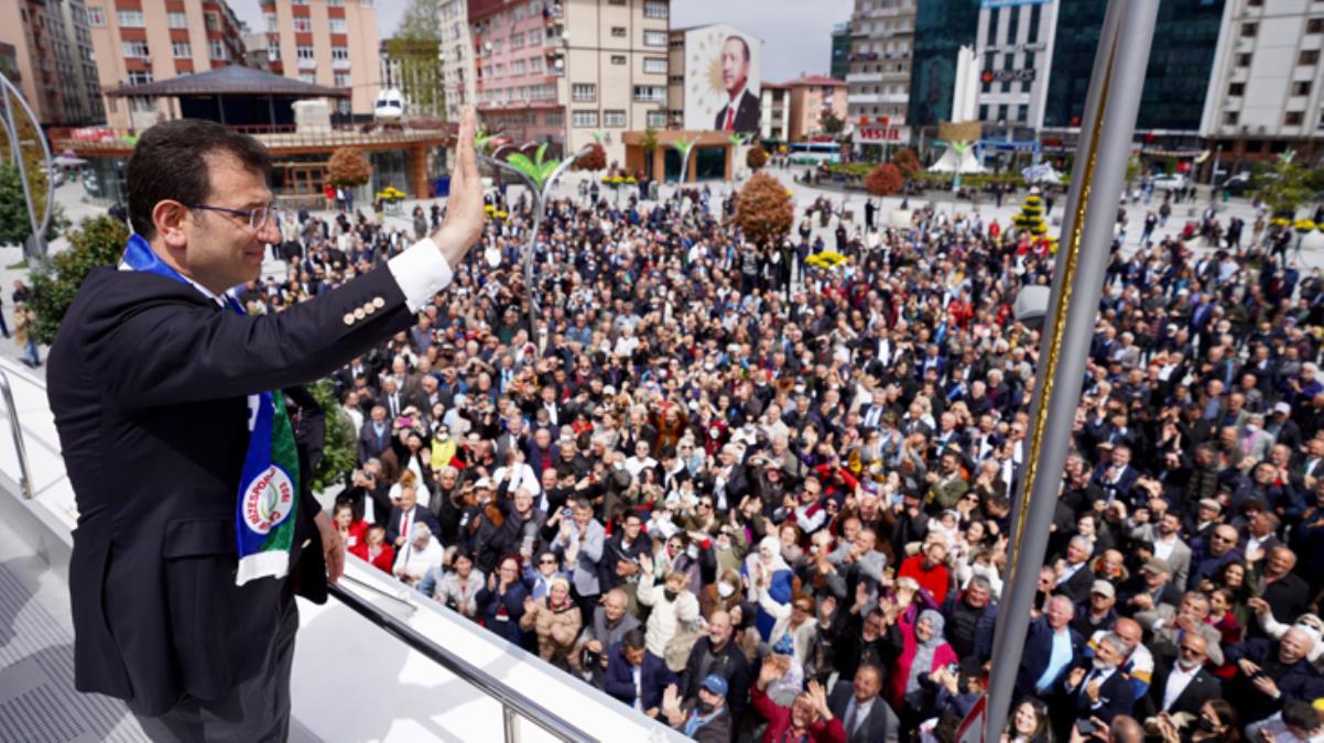 Dikkat çeken kare! İmamoğlu, Rize’de halkı selamlarken Cumhurbaşkanı Erdoğan’ın posteri kadraja girdi