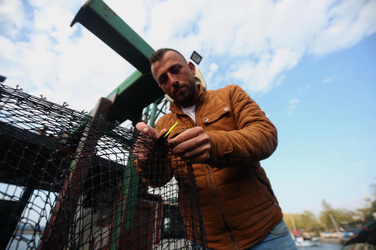 Düzce ve Kocaeli’de balıkçılar kıyı avcılığına hazırlanıyor