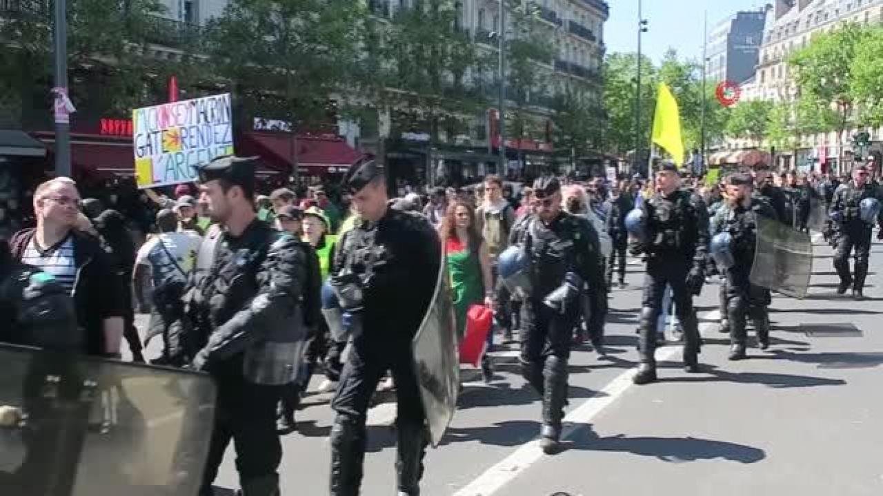 Fransa’da Macron karşıtı protesto
