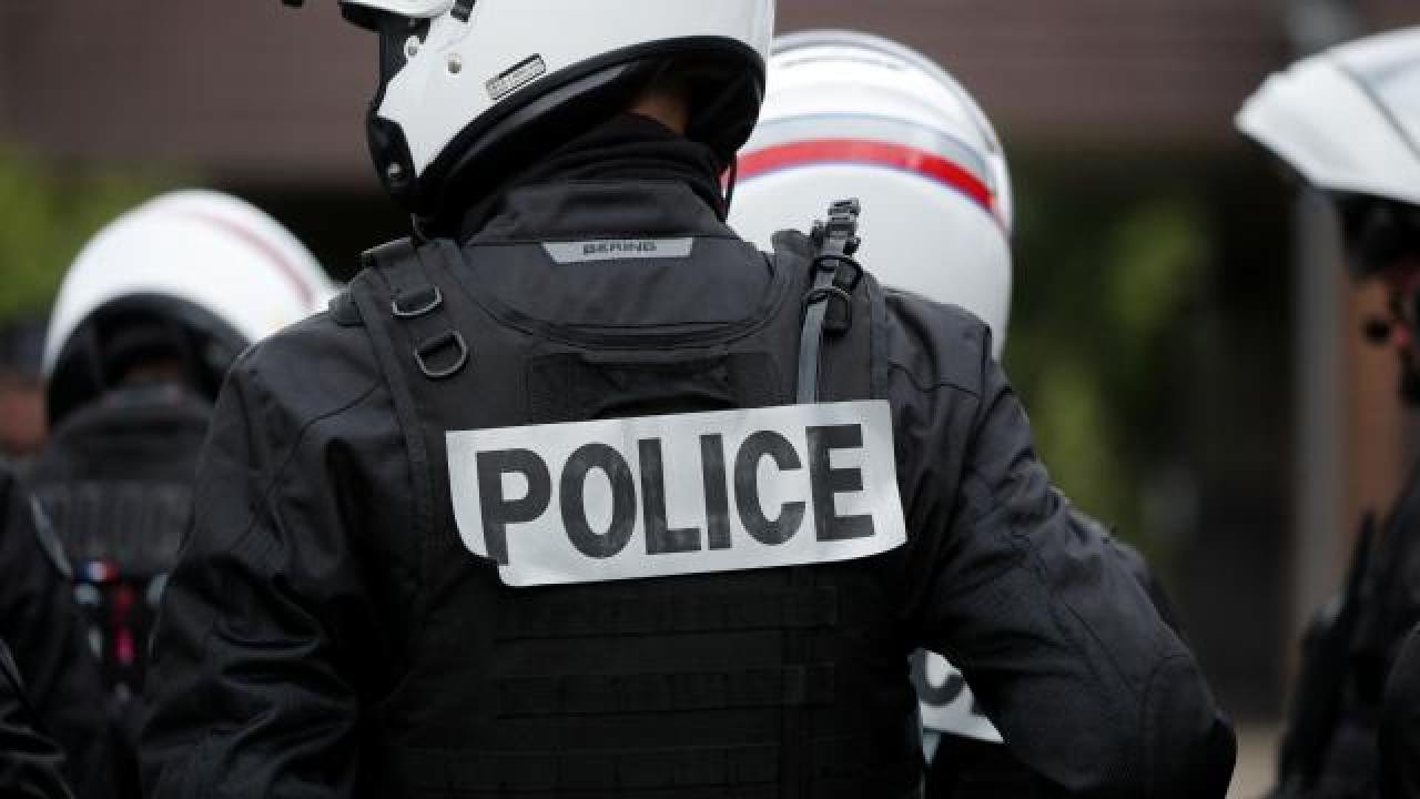 Fransa’da savcılık, yol ortasına başörtülü iki kadını darbeden polislere soruşturma açtı