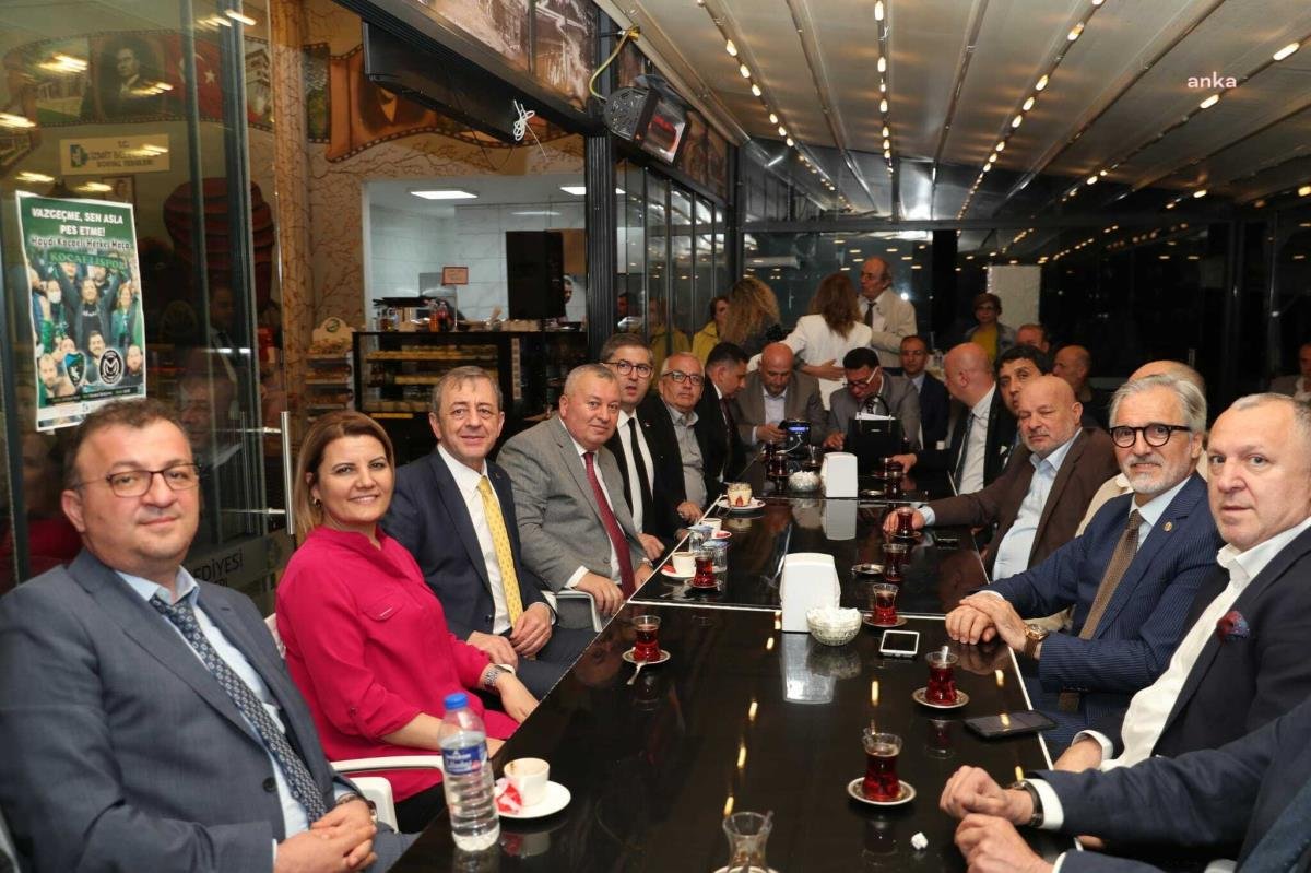 İzmit Belediye Başkanı Hürriyet, DP Ordu Milletvekili Enginyurt’u Gülümse Kafe’de Ağırladı