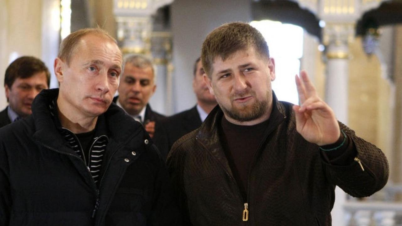 Kadirov, Putin’i ‘sert davran’ deyip eleştirdi sonra da yağ çekti!