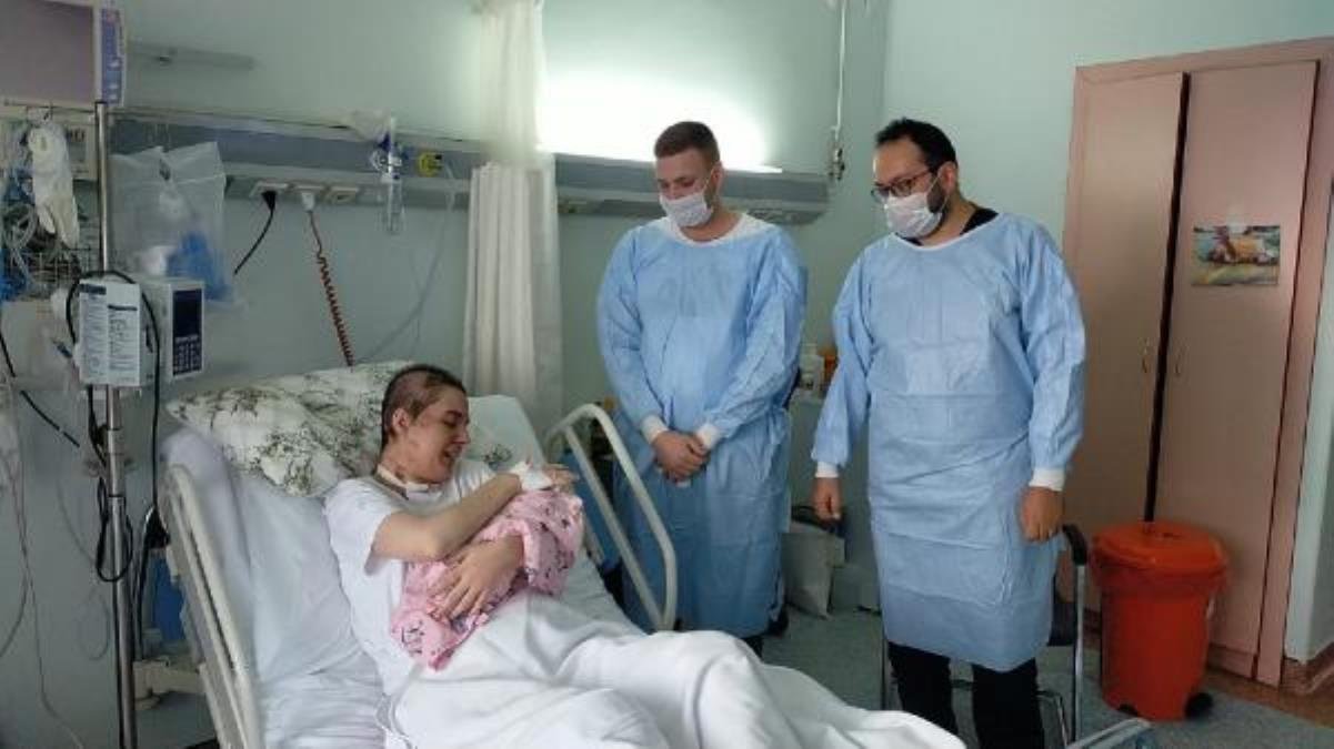 LİTERATÜRE GİREN MUCİZE ANNE VE KIZININ EN ÖZEL BAYRAM ZİYARETİ