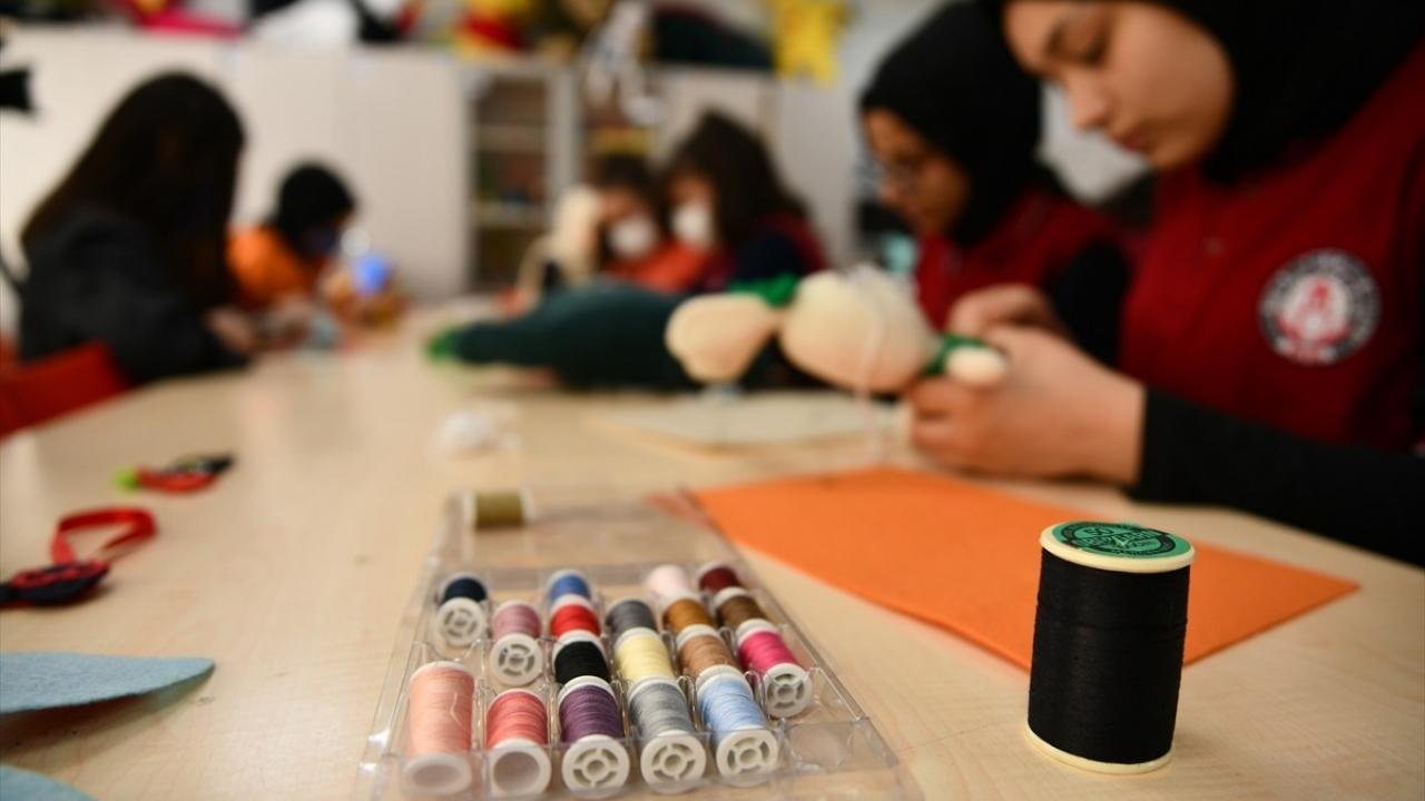 Meslek lisesi öğrencileri binlerce ailenin yüzünü güldürüyor