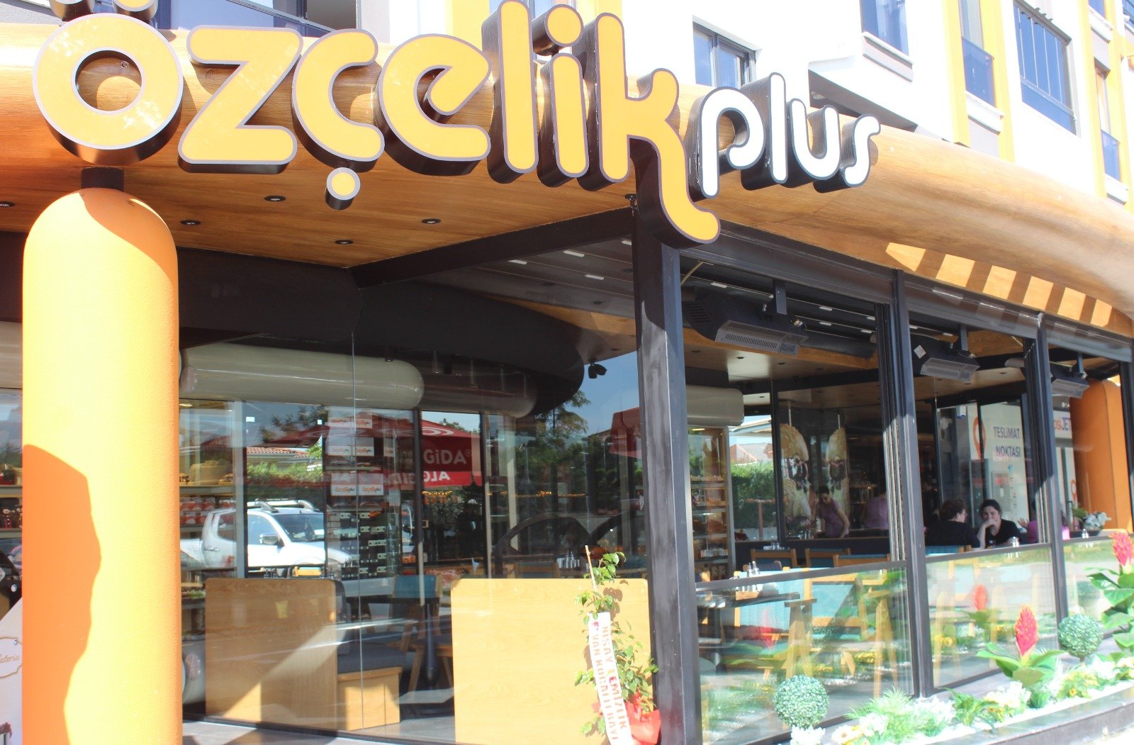 ÖZÇELİK PLUS, GELİŞEN KARTEPE’NİN DAMAK TADINI GELİŞTİRİYOR