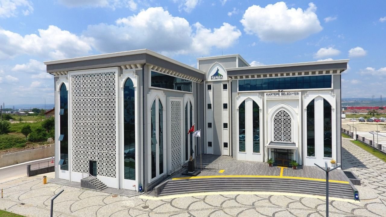 Kartepe Belediyesi’nde şok! Müdür taciz etti Genç kız canına kıymak istedi!