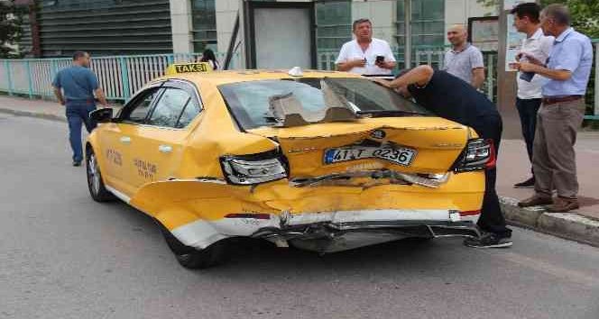 Frenleri Tutmadı: 3 Yaralı