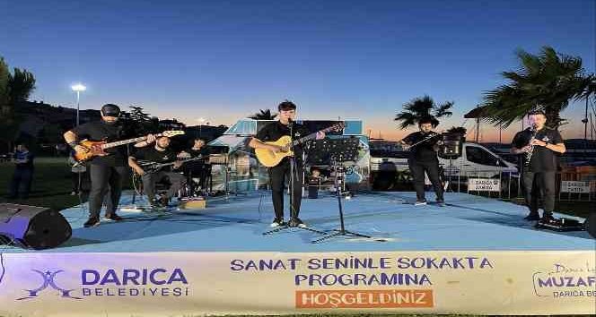 “Sanat Seninle Sokakta” ile Gençler Sahnede