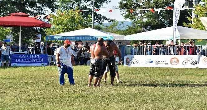 Başpehlivan, Yendiği Ustasının Elini Öpmeyi İhmal Etmedi