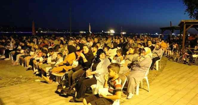 Körfez’de Açık Hava Sineması Keyifli Anlar Yaşatıyor
