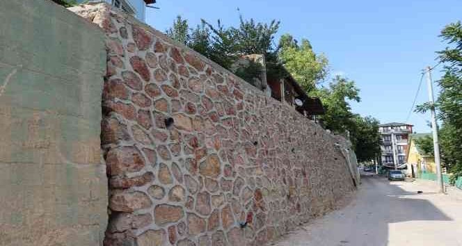 Yağmurda Yıkılan İstinat Duvarı Yeniden İnşa Edildi