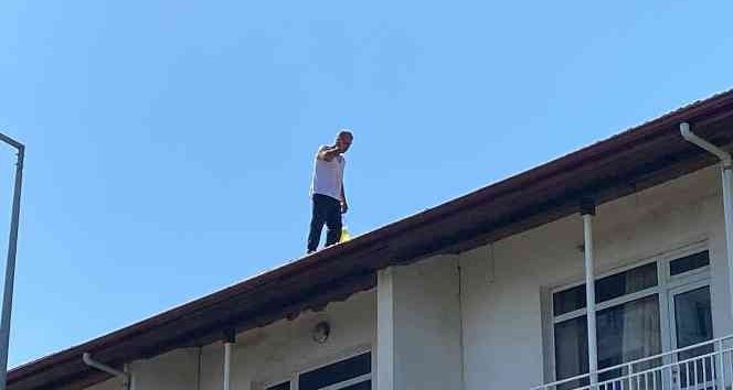 30 Yıldır Çalıştığı İşinden Çıkarıldı, İntihar Etmek İçin Çatıya Çıktı