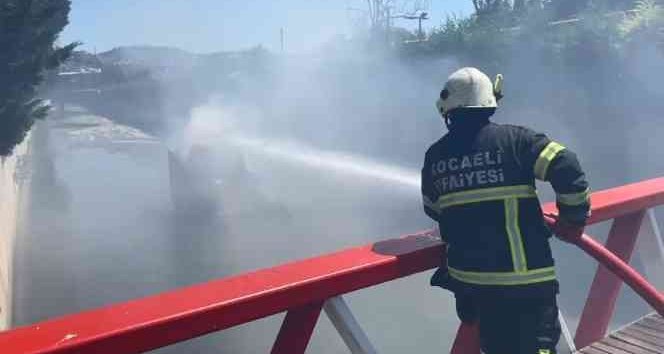 Dere Yatağındaki Kepçe Alevlere Teslim Oldu