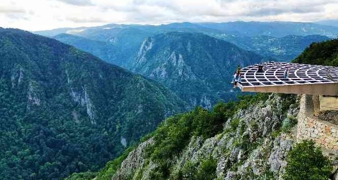 Adrenalin Severlerin Buluşma Noktası Olan Beşkayalar’a Cam Teras Yapılıyor