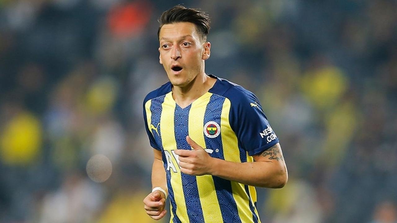 Mesut Özil Fenerbahçe’den ayrılacak mı? Menajeri açıkladı