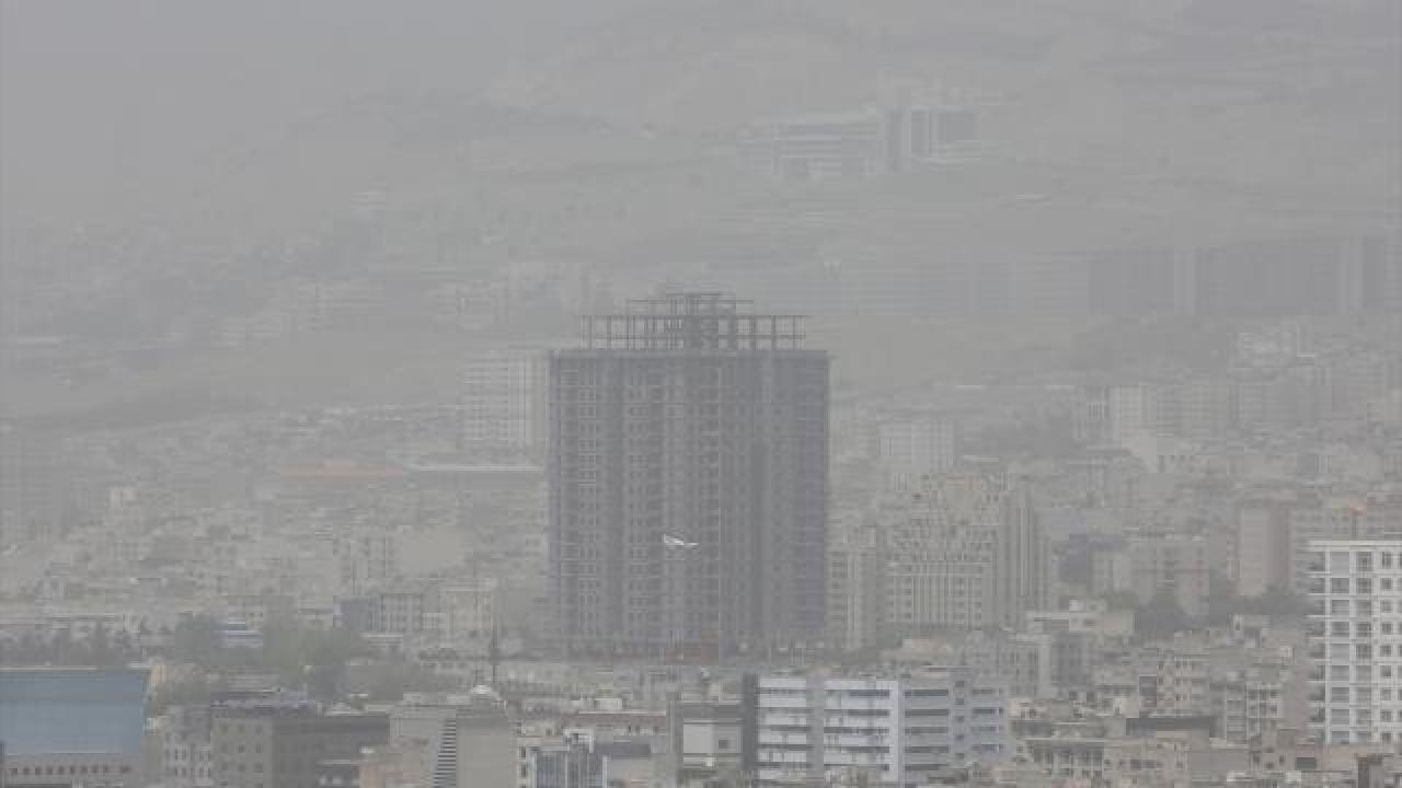 Tahran’da okullara hava kirliliği engeli