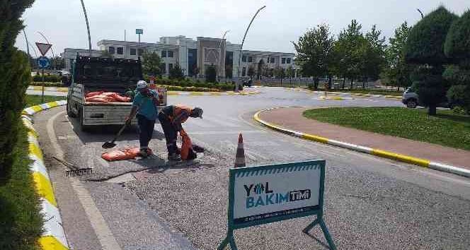 Büyükşehir’in Yol Bakım Timi Çalışmalara Son Sürat Devam Ediyor