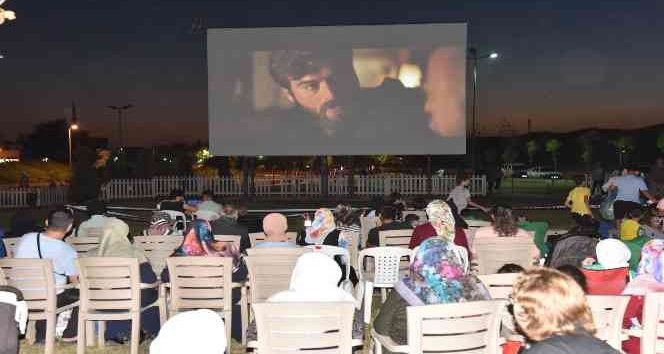 Kartepe’nin ‘Yazlık Sinema Günleri’ Devam Ediyor