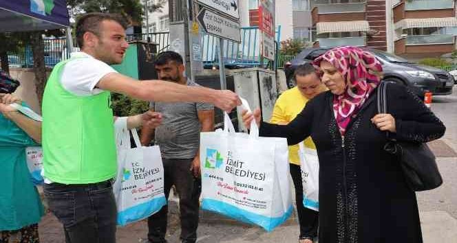 İzmit Belediyesi Kendi Yetiştirdiği Ürünleri Halka Dağıttı
