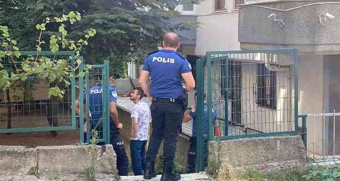 Yaşlı Adamın Evine Girerek Kafasında Bardak Kırdı