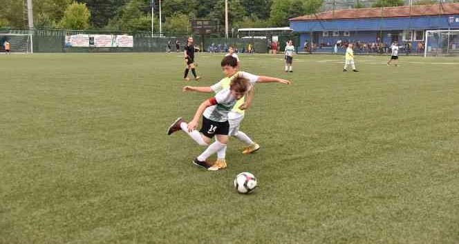 Minikler Futbol Turnuvası Kartepe’de Başladı