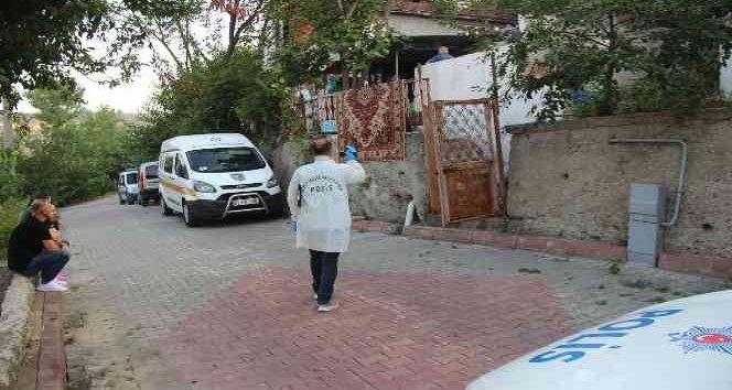 Kendi Evinin Bahçesinde Ölmüş Şekilde Bulundu