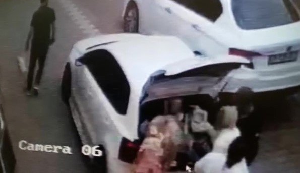 Gündüz Vakti 3 Bin Liralık Malzemeyi Aracına Yükleyip Kaçtı