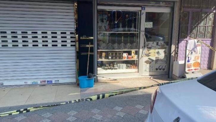 Girdiği Dükkanda 2 Kişiyi Bıçaklayarak Kaçtı