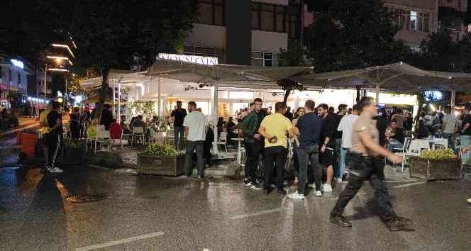 Omuz Attığı İçin Bıçakladı