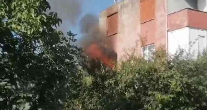 Babanesine Kızdı, Evi Ateşe Verdi