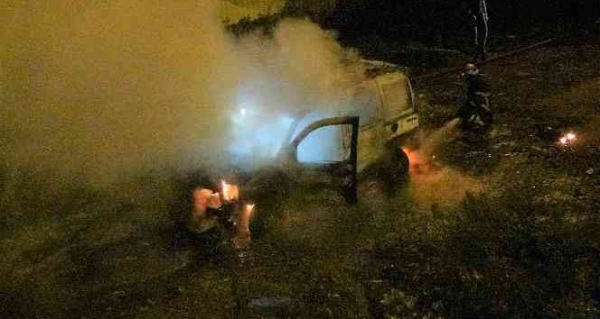 Terk Edilmiş Araçta Yangın Çıktı