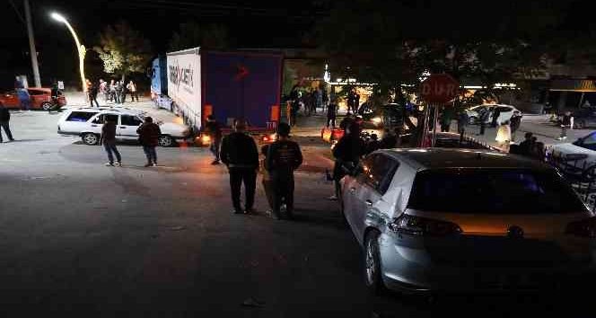 Arızalanan Tır Caddeye Girdi, 7 Araç Birbirine Girdi