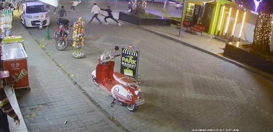 2 Grup Şehrin Ortasında Birbirine Girdi: 2 Yaralı