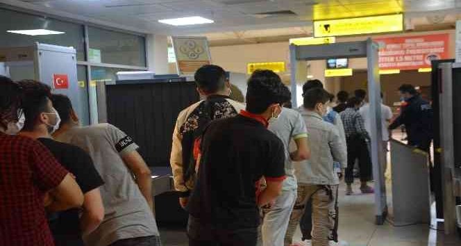 Kocaeli’de 76 Göçmen Sınır Dışı Edildi